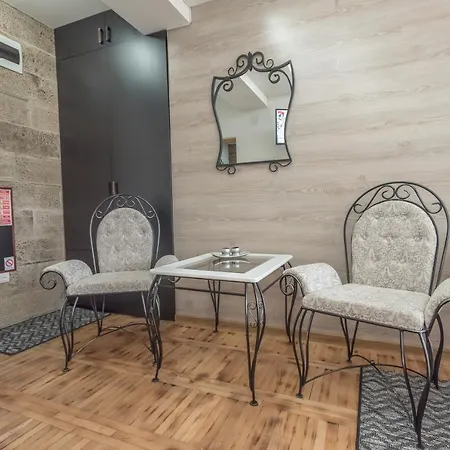 Onore Dell Sa Djakuzijem Lägenhet *