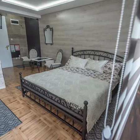 Onore Dell Sa Djakuzijem Lägenhet *