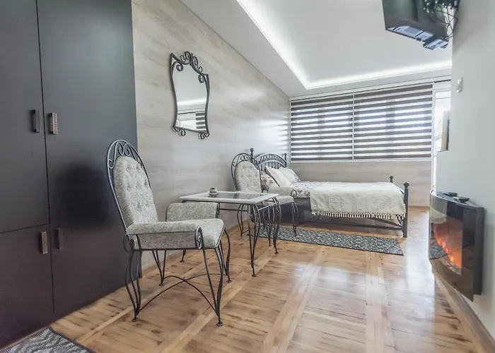 Onore Dell Sa Djakuzijem 아파트 *