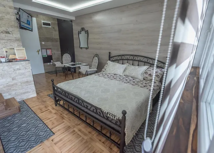 Onore Dell Sa Djakuzijem 아파트 *